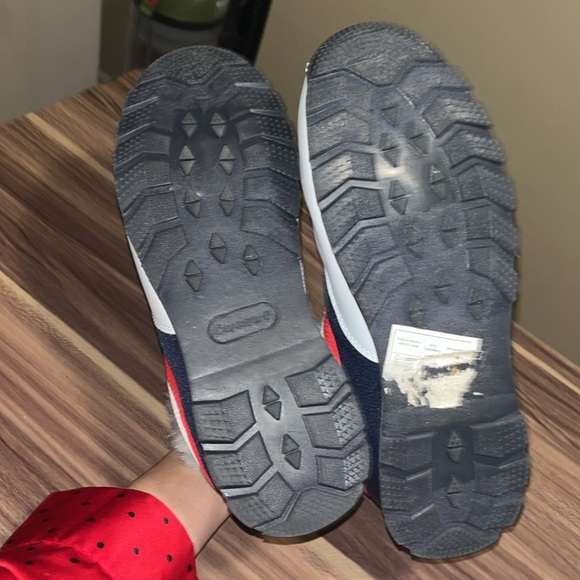 Bear paw Hoodoo red, white, and blue fur sneakers - Picture 9 of 16